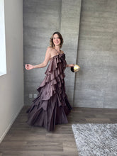 Cargar imagen en el visor de la galería, Hilda - Vestido largo con olanes color chocolate
