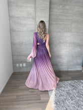 Cargar imagen en el visor de la galería, Donatella - Vestido largo con una manga morado
