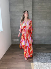 Cargar imagen en el visor de la galería, Artemis - Kaftan satinado rojo
