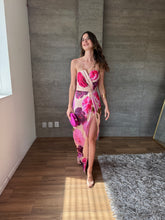 Cargar imagen en el visor de la galería, Laila - Vestido satinado strapless con print floral

