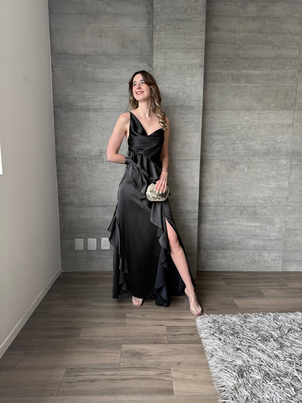 Agatha - Vestido largo de satin con olanes negro