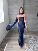 Cargar imagen en el visor de la galería, Sodi - Vestido largo strapless satinado marino
