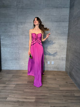 Cargar imagen en el visor de la galería, Marisma - Vestido largo plisado rosa
