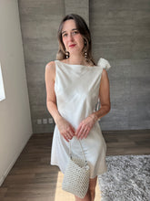 Cargar imagen en el visor de la galería, Madison - Vestido mini de satín blanco
