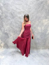 Cargar imagen en el visor de la galería, Sago -  Vestido largo strapless frambuesa
