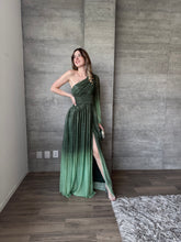 Cargar imagen en el visor de la galería, Donatella - Vestido largo con una manga olivo
