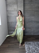 Cargar imagen en el visor de la galería, Lucciana - Vestido largo de satín lima
