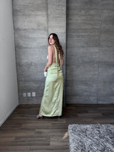 Cargar imagen en el visor de la galería, Lucciana - Vestido largo de satín lima
