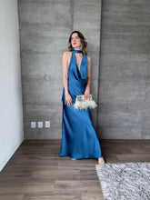 Cargar imagen en el visor de la galería, Milah - Vestido largo halter de satín azul petróleo
