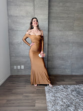 Cargar imagen en el visor de la galería, Colette - Vestido largo con mangas caramelo
