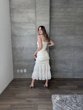 Cargar imagen en el visor de la galería, Solange - Vestido midi beige
