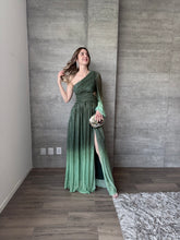 Cargar imagen en el visor de la galería, Donatella - Vestido largo con una manga olivo
