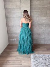 Cargar imagen en el visor de la galería, Raigal - Vestido largo strapless de tul verde esmeralda
