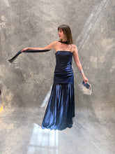 Cargar imagen en el visor de la galería, Sago - Vestido largo strapless azul marino
