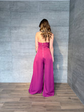 Cargar imagen en el visor de la galería, Monique - Jumpsuit strapless magenta
