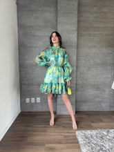 Cargar imagen en el visor de la galería, Caliope - Vestido corto verde multicolor con olanes
