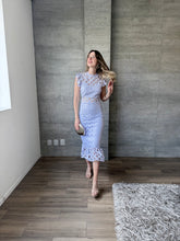 Cargar imagen en el visor de la galería, Cerise - Vestido midi crochet lavanda
