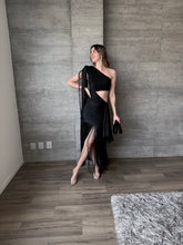 Cargar imagen en el visor de la galería, Elyse - Vestido midi flecos negro
