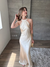 Cargar imagen en el visor de la galería, Lisai - Vestido satinado color crema
