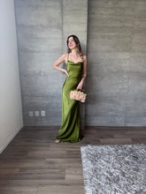 Cargar imagen en el visor de la galería, Maja - Vestido largo olivo
