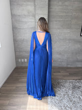 Cargar imagen en el visor de la galería, Paros - Vestido largo plisado azul rey
