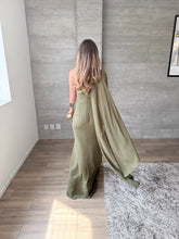 Cargar imagen en el visor de la galería, Máncora - Vestido largo con abertura en pierna olivo
