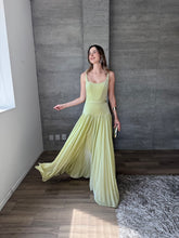 Cargar imagen en el visor de la galería, Prosseco - Vestido largo plisado verde
