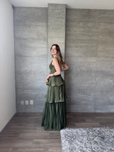 Cargar imagen en el visor de la galería, Juliette  - Vestido largo plisado olivo
