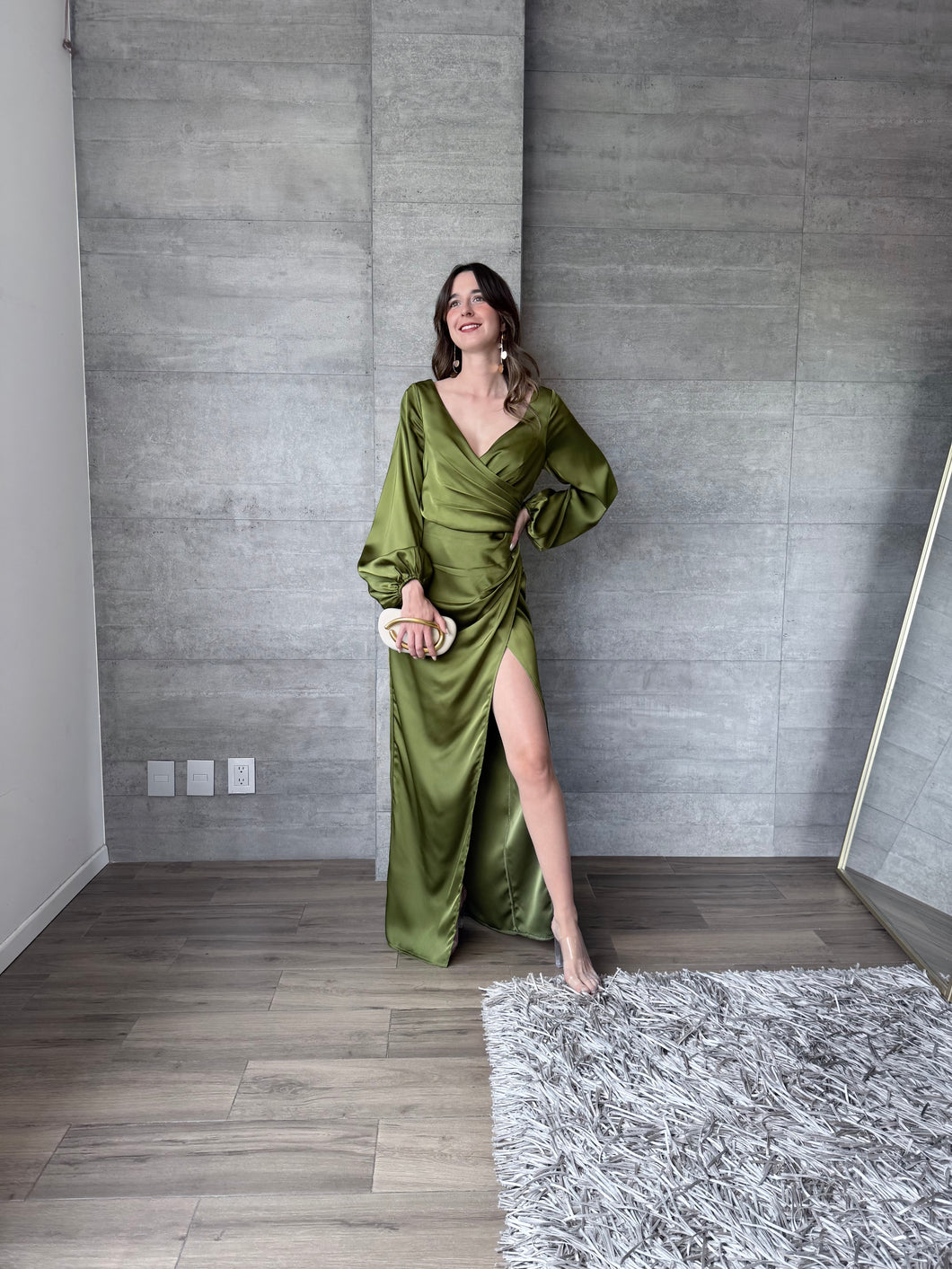 Cecile - Vestido largo satinado olivo