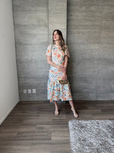 Cargar imagen en el visor de la galería, Sezanne - Vestido midi crochet multicolor
