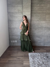Cargar imagen en el visor de la galería, Juliette  - Vestido largo plisado olivo
