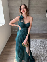 Cargar imagen en el visor de la galería, Jimena - Vestido largo de tul esmeralda
