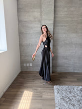 Cargar imagen en el visor de la galería, Nicola - Vestido midi plisado negro
