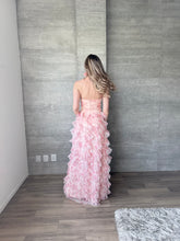 Cargar imagen en el visor de la galería, Coraline - Vestido largo strapless de tul rosa
