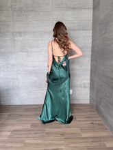 Cargar imagen en el visor de la galería, Perlaire - Vestido largo esmeralda
