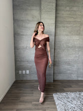 Cargar imagen en el visor de la galería, Amandina - Vestido largo color chocolate
