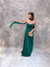 Cargar imagen en el visor de la galería, Ella - Vestido largo strapless esmeralda
