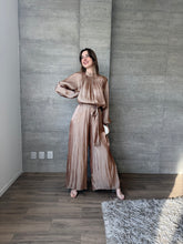 Cargar imagen en el visor de la galería, Zaffira - Jumpsuit manga larga color mocha
