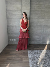 Cargar imagen en el visor de la galería, Juliette - Vestido largo plisado color óxido
