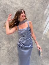 Cargar imagen en el visor de la galería, Ariella - Vestido largo de satín azul polvo
