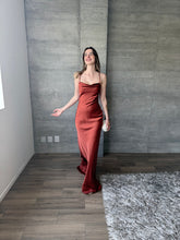 Cargar imagen en el visor de la galería, Maja - Vestido largo color cobre
