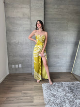 Cargar imagen en el visor de la galería, Tessa - Vestido satinado strapless lima
