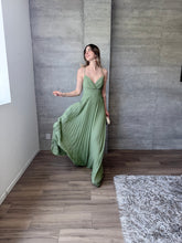 Cargar imagen en el visor de la galería, Alboran - Vestido largo plisado olivo
