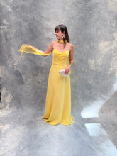 Cargar imagen en el visor de la galería, Ella - Vestido largo strapless amarillo

