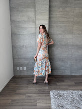 Cargar imagen en el visor de la galería, Sezanne - Vestido midi crochet multicolor
