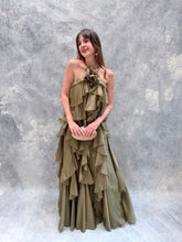 Cargar imagen en el visor de la galería, Rosaleda - Vestido largo de olanes en capas color olivo
