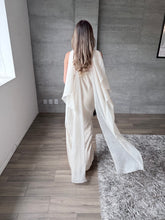 Cargar imagen en el visor de la galería, Sodi - Vestido largo de satín con capa champagne
