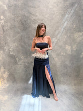 Cargar imagen en el visor de la galería, Sago - Vestido largo strapless azul marino
