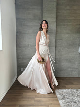 Cargar imagen en el visor de la galería, Nebula - Vestido largo satinado sin mangas champagne
