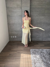 Cargar imagen en el visor de la galería, Tessa - Vestido midi de mesh amarillo
